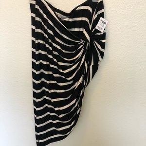 Charlotte Russe Black and White fitted skirt Size Large